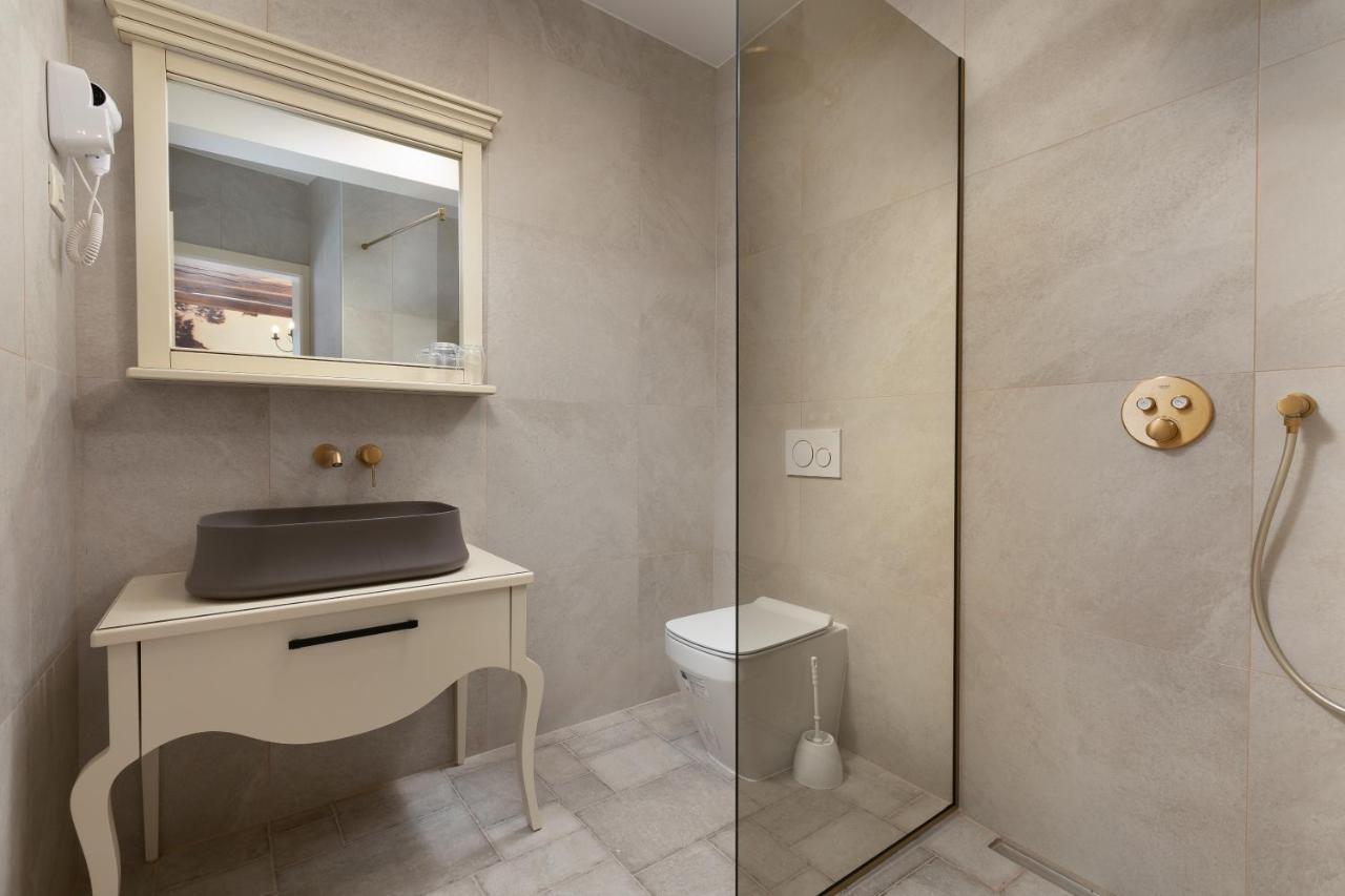 Heritage Hotel Liberan Podgora Bagian luar foto