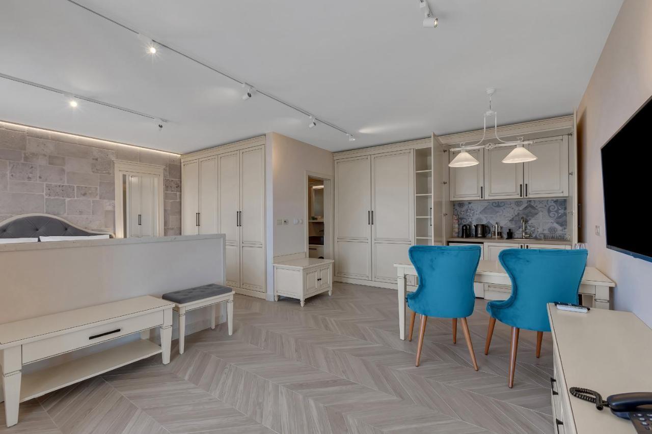 Heritage Hotel Liberan Podgora Bagian luar foto