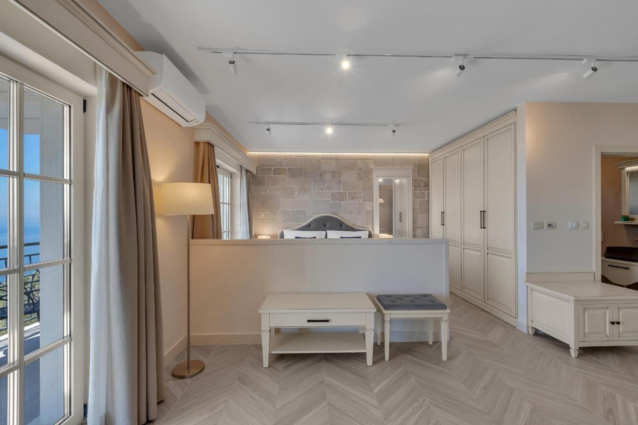 Heritage Hotel Liberan Podgora Bagian luar foto